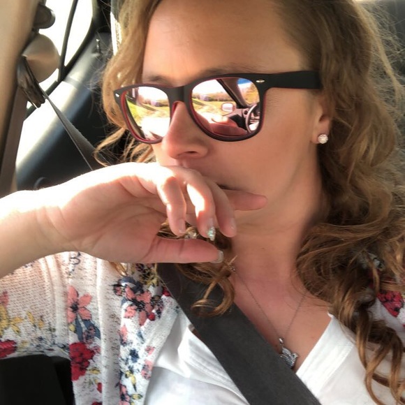 Meet your Posher, Sheree - Picture 1 of 1